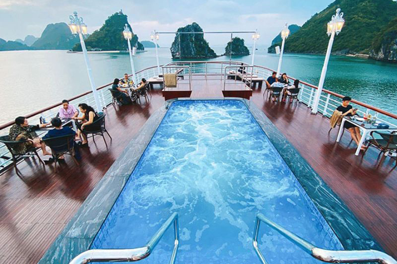5starhalongcruisewithswimmingpool