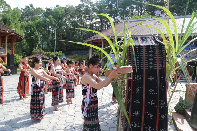 lecungthannuicuanguoicotu