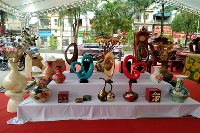 visitinghathailacquercraftvillage