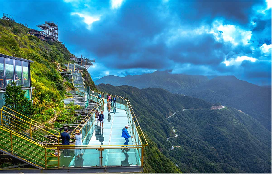 Hanoi – Cat Cat – Glass Bridge – Lonely Tree – Silver Waterfall