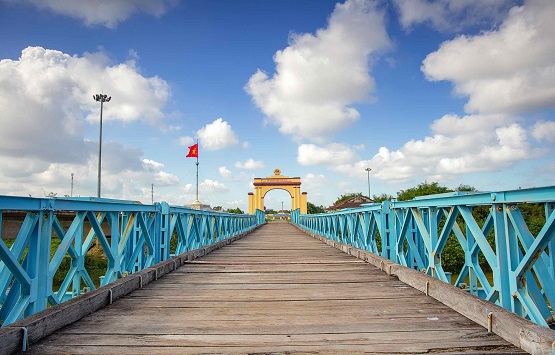 Hien Luong Bridge